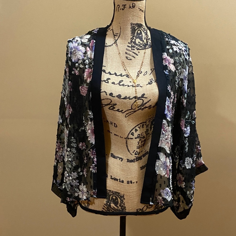 Steve Madden Floral Sheer Kimono Cardigan. Fits Small-Medium.  NWOT